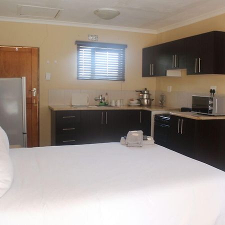 Mbopha Guest House Ulundi Extérieur photo