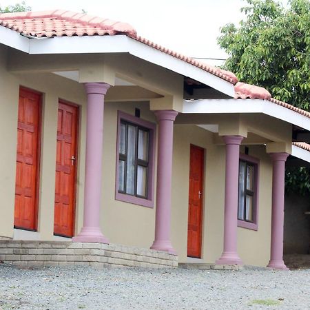 Mbopha Guest House Ulundi Extérieur photo