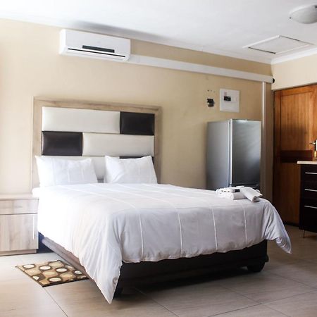 Mbopha Guest House Ulundi Extérieur photo