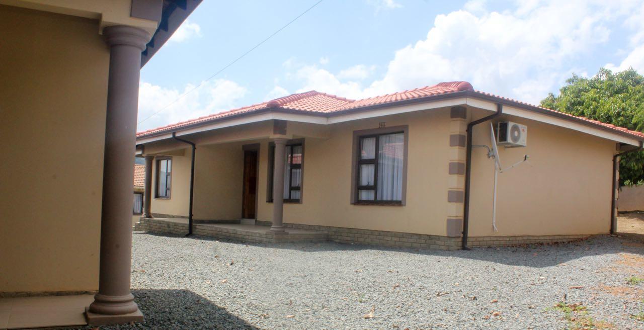 Mbopha Guest House Ulundi Extérieur photo